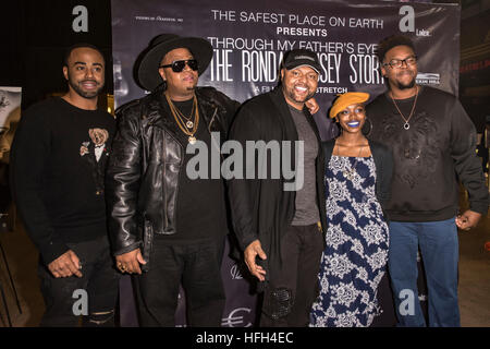 Damon Elliott avec Brandon Brown assiste à la Collective Ronda Rousey film Histoire premiere 30 décembre 2016 en chinois Mann Theatre, à Hollywood, Californie. Banque D'Images