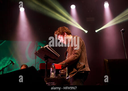 Edinburgh, Ecosse, Royaume-Uni. 31 Dec, 2016. Paulo Nutini joue sur la scène à Edinburgh's Princess Street Gardens dans le cadre d'Édimbourg célébrations Hogmanay on Dec 31st, 2016 à Édimbourg, Écosse Pako Mera/Alamy Live News Banque D'Images