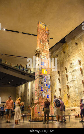 Intérieur de la 9/11 National Memorial Museum de New York. Banque D'Images