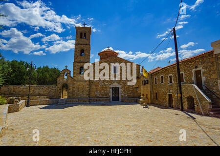 Eglise Orthodoxe grecque traditionnelle (Taxiarchis) situé à Oitylo village de Mani. Laconia - Grèce Banque D'Images