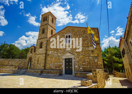 Eglise Orthodoxe grecque traditionnelle (Taxiarchis) situé à Oitylo village de Mani. Laconia - Grèce Banque D'Images