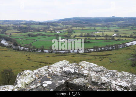 Vue de la rivière paysage de la vallée de Twyi Dinefwr Castle et parc en hiver, Llandeilo Carmarthenshire Wales UK KATHY DEWITT Banque D'Images