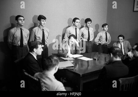 Une réunion de la Tacuara, avec le contingent néo-nazis en uniformes. Banque D'Images