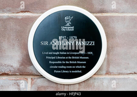 Une plaque commémorant Sir Anthony Panizzi sur la bibliothèque de Picton à Liverpool. Banque D'Images