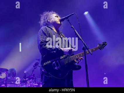 La Cure d'effectuer à la Manchester Arena comprend : The Cure, Robert Smith Où : Manchester, Royaume-Uni Quand : 29 Nov 2016 Banque D'Images