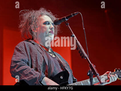 La Cure d'effectuer à la Manchester Arena comprend : The Cure, Robert Smith Où : Manchester, Royaume-Uni Quand : 29 Nov 2016 Banque D'Images