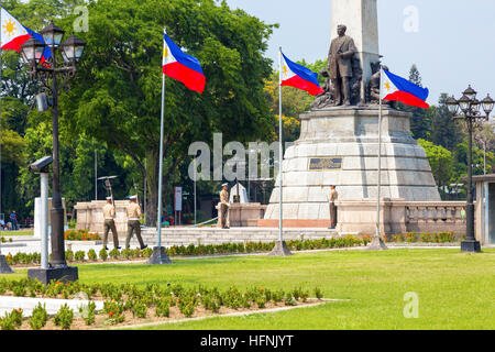 Les gardes marines à monument, Rizal, parc,Luneta, Manille, Philippines Banque D'Images