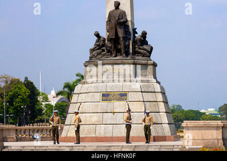 Les gardes marines à monument, Rizal, parc,Luneta, Manille, Philippines Banque D'Images