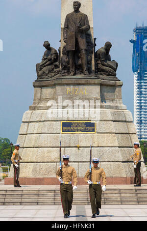 Les gardes marines à monument, Rizal, parc,Luneta, Manille, Philippines Banque D'Images