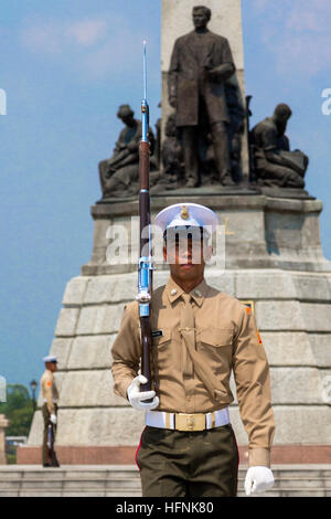 Les gardes marines à monument, Rizal, parc,Luneta, Manille, Philippines Banque D'Images