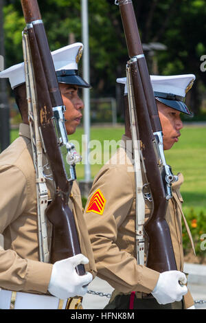 Les gardes marines à Rizal Park, Luneta, Manille, Philippines Banque D'Images