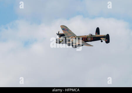 Avro Lancaster RAF B1 PA 474 Battle of Britain Memorial Flight bomber affichage à l'Airshow Banque D'Images