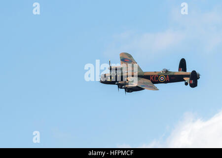 Avro Lancaster RAF B1 PA 474 Battle of Britain Memorial Flight bomber affichage à l'Airshow Banque D'Images