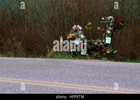 Mémorial de la route de culte et l'Hommage pour victime tué dans un accident de voiture mortel Banque D'Images