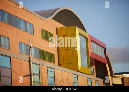 Alder Hey Children's Hospital Liverpool grand National Children's Hospital NHS Foundation Trust dans le parc extérieur extérieur du bâtiment nouvelle construction pret Banque D'Images