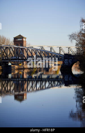 Manchester Ship Canal Barton pont tournant, Trafford Park road classé Grade II pont conçu par l'ingénieur de projet, Chef d'Edward Williams, et Banque D'Images