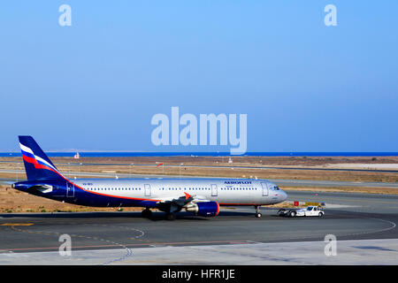 Le russe Aeroflot Airbus A321, 223 lits, sur le tarmac de l'aéroport de Larnaca, Chypre. Banque D'Images