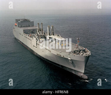 Vue aérienne avant tribord de la SMC (transport maritime stratégique militaire) commande de levage lourd navire USNS CHARLTON (T-AKR 314) fixant à large de San Diego. Le navire effectue des essais en mer, la phase de construction. L'USNS Charlton (T-AKR 314) Banque D'Images