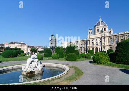 Wien, Vienne : Maria-Theresien-Platz avec MuseumsQuartier, Monument de Maria Theresia et Musée d'Histoire Naturelle, Paris, France Banque D'Images