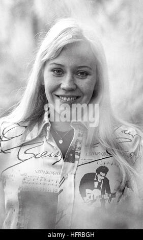 AGNETHA FÃLTSKOG chanteuse suédoise et membre du groupe ABBA 1974 Banque D'Images