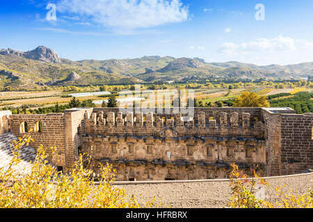 Scène rurale à Aspendos, la Turquie avec des ruines du théâtre romain. Banque D'Images