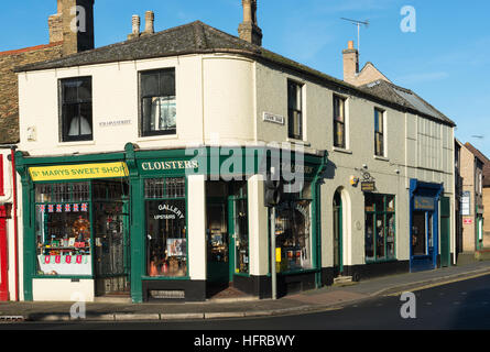 De petites boutiques dans l'historique ville d'Ely, Cambridgeshire, Royaume-Uni. Banque D'Images