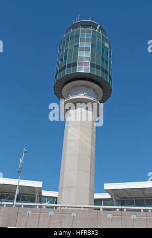 Vancouver Airport tour de contrôle pilotés en Colombie-Britannique au Canada. 11 330 SCO. Banque D'Images