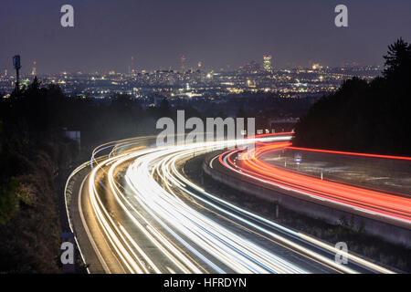 Brunn am Gebirge : autoroute A21, location lumière sentiers, voir à Vienne, Niederösterreich, Autriche, Basse Autriche Banque D'Images