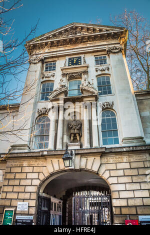 Henry The Eighth's Gatehouse, St. Bartholomew's Hospital à West Smithfield, Londres, Angleterre, Royaume-Uni Banque D'Images