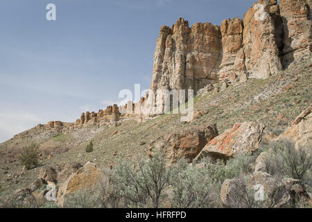 Falaises de la John Day Fossil jumeaux National Monument, Oregon, USA. Banque D'Images