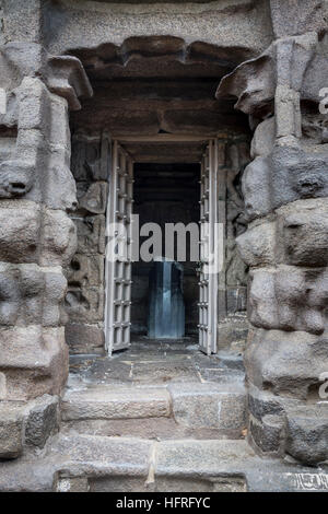 Shiva lingam au temple du Rivage à Mamallapuram, Tamil Nadu, Inde. Banque D'Images