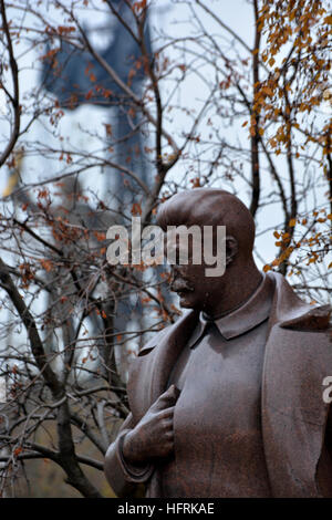 La statue brisée de Staline dans le jardin d'héros disparus, Moscou, Russie Banque D'Images