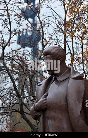 La statue brisée de Staline dans le jardin d'héros disparus, Moscou, Russie Banque D'Images