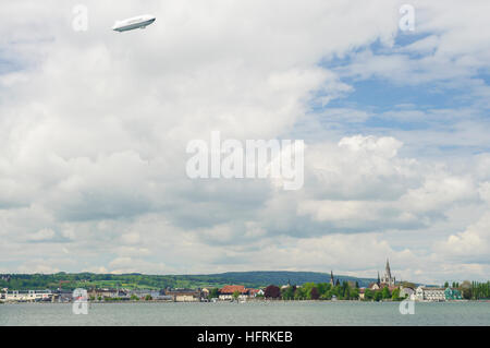 Constance, Constance : le lac de Constance en vue de Constance avec Zeppelin NT, ministre de Notre Dame, Bodensee, le lac de Constance, Bade-Wurtemberg, Germa Banque D'Images