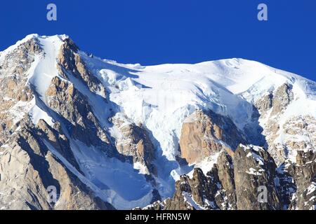 Le pic du Mont Blanc France- Italie frontière. Dans les plus hauts sommets des Alpes. Banque D'Images