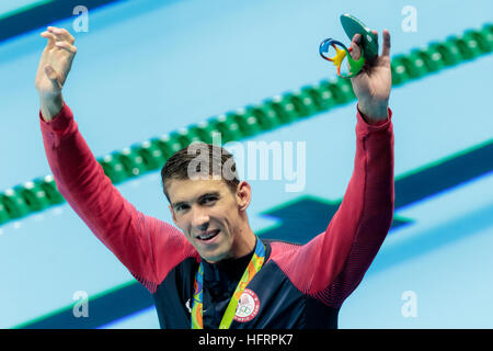 Rio de Janeiro, Brésil. 9 août 2016. Michael Phelps Team USA médaillés d'or chez les hommes 4x200m relais nage libre à l'été 2016 Ga Banque D'Images