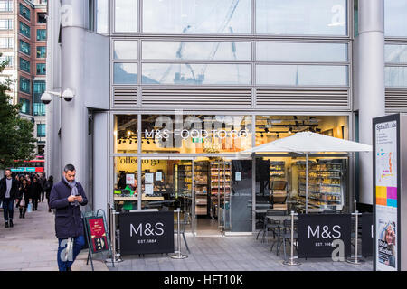 M&S Food to Go store, Londres, Angleterre, Royaume-Uni Banque D'Images