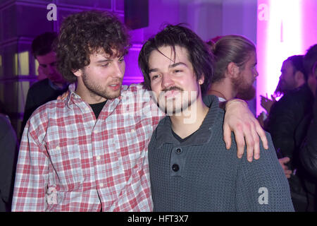 1Live Krone award à Jahrhunderhalle - After Party comprend : Milky Chance Où : Bochum, Allemagne Quand : 01 déc 2016 Banque D'Images