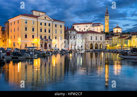 Port de Piran, Slovénie, la nuit Banque D'Images