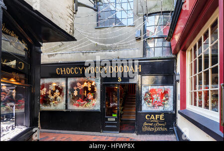 Choccywoccydoodah avant boutique et windows dans les ruelles de Brighton, avec ses couleurs d'affichage de Noël, Brighton, UK Banque D'Images
