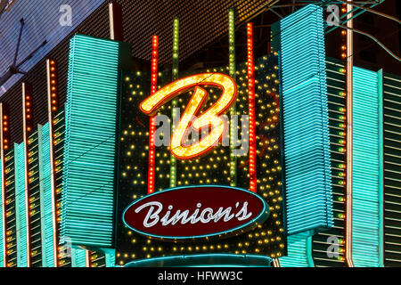 Las Vegas - Circa Décembre 2016 : Binion's Gambling Hall and Hotel Neon la signalisation. Le Binion's est un casino sur Fremont Street I Banque D'Images