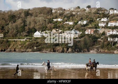 L'exercice de chevaux sur la plage à Salcombe, Devon du sud Banque D'Images