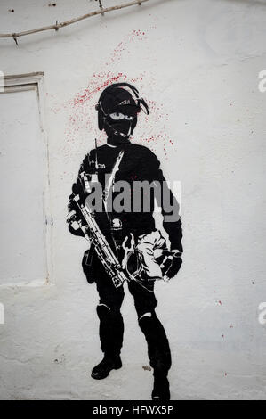 L'homme d'armes de la CIA street art sur le mur Banque D'Images