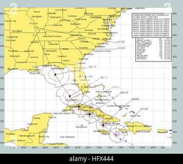 050707-N-0000X-002 Golfe du Mexique (5 juillet 2005) Graphique illustrant l'Ð voie prévue de l'ouragan Dennis. L'ouragan de catégorie 2, sur l'échelle Saffir-Simpson Échelle de notation, avec des vents jusqu'à 105 mph devrait toucher terre tôt lundi. La première saison de l'ouragan a été considéré comme une catégorie deux sens les vents étaient au-dessus de 96 mph, mais moins de 110 mph. Une piste projetée montre toujours la tempête sur le golfe du Mexique au début de l'est samedi, puis visant á proximité de certains champs de pétrole et de gaz au large des côtes de Louisiane, Mississippi et Alabama avant qu'il est descendu près du Mississippi/Alabama bo Banque D'Images