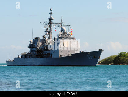 100730-N-6854D-123 PEARL HARBOR (30 juillet 2010) la classe Ticonderoga croiseur lance-missiles USS (Chosin CG 65) renvoie à une base commune Pearl Harbor-Hickam après avoir participé à l'exercice RIMPAC 2010 exercices. L'EXERCICE RIMPAC est un exercice multinational biennal, conçu pour renforcer les partenariats régionaux et d'améliorer l'interopérabilité. (U.S. Photo par marine Spécialiste de la communication de masse 2e classe Jon Dasbach/libérés) US Navy 100730-N-6854D-123 la classe Ticonderoga croiseur lance-missiles USS (Chosin CG 65) renvoie à une base commune Pearl Harbor-Hickam après avoir participé à de Rim Banque D'Images