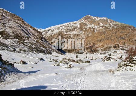 Haute plaine et montagne en hiver, à la tête de la vallée de Gastein, l'Autriche, l'Europe. Dans la région de Sportgastein, Nassfeld. Banque D'Images