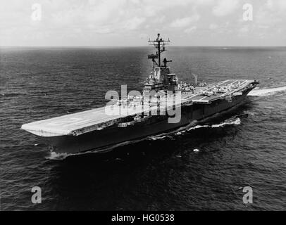 USS Hornet (CV-12) en cours dans le golfe du Tonkin le 5 septembre 1967 Banque D'Images