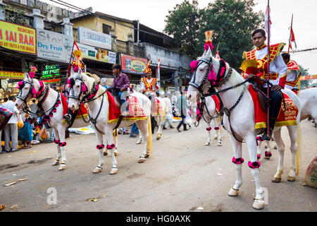 Défilé dans les rues indiennes. New Delhi, Delhi. L'Inde Banque D'Images