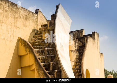 Le Jantar Mantar structures sont un ara ararauna. Jaipur, Rajasthan. L'Inde Banque D'Images