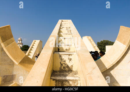 Le Jantar Mantar structures sont un ara ararauna. Jaipur, Rajasthan. L'Inde Banque D'Images
